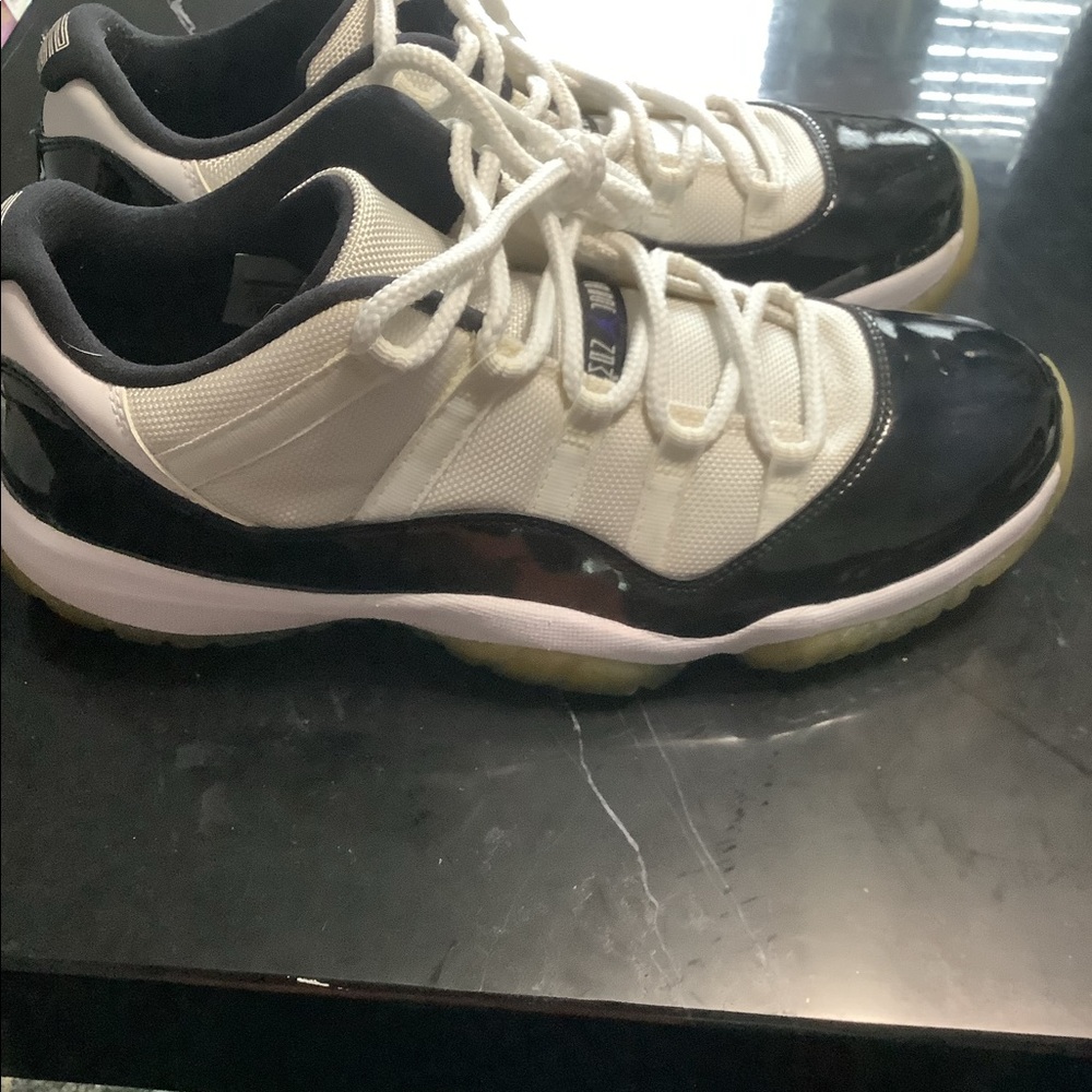 Air Jordan 11 Concord lows